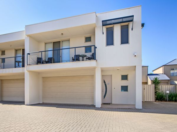 Century 21 SouthCoast The Residence - Coogee Beach Accommodation