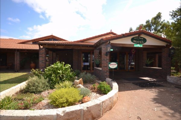 Wave Rock Motel - Coogee Beach Accommodation