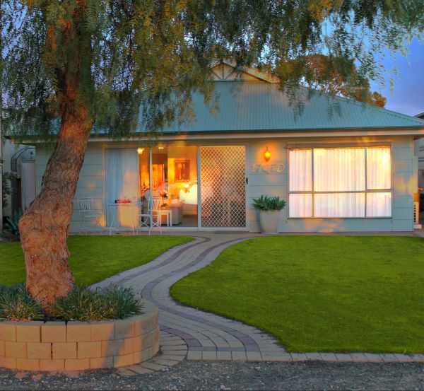 17 QED Lakehouse - Port Augusta Accommodation