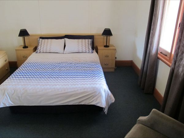 Ellison's Holiday Home - Geraldton Accommodation 2