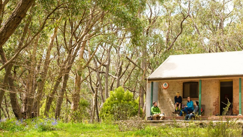 Mount Lofty Cottage YHA - Accommodation Cooktown