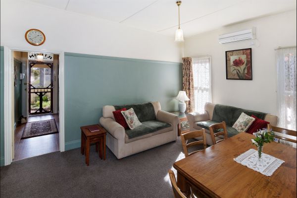 Ripon Cottage - Accommodation Redcliffe 2