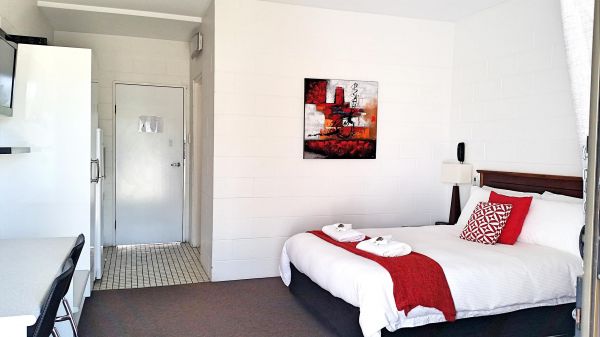 Aaron Motel - Accommodation in Surfers Paradise 5