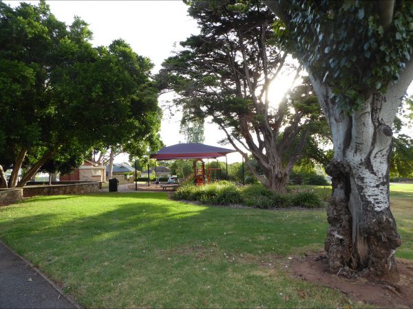 Adelaide Holiday House - Accommodation Port Macquarie 9