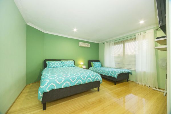 Alpha Homestay - Accommodation in Surfers Paradise 0