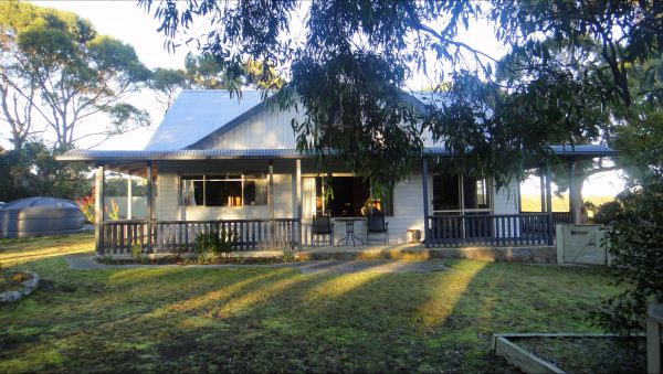 Arties Cottage Accommodation - Accommodation Redcliffe 0