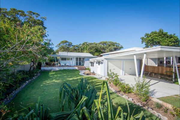 Back Beach Bungalow - Accommodation in Surfers Paradise