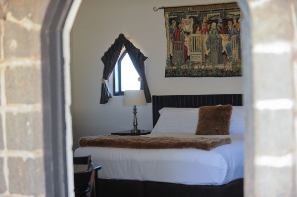 Castle Suites - Kryal Castle - Accommodation Gold Coast 2