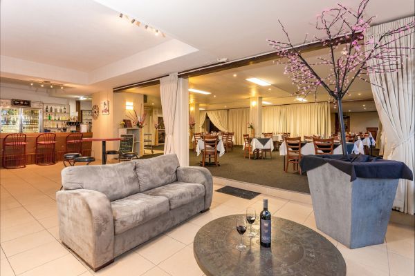Camelot Motel And Licenced Restaurant - Accommodation in Surfers Paradise 2