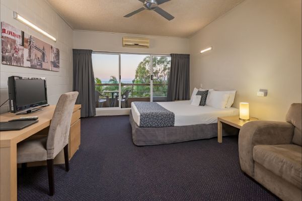 Camelot Motel And Licenced Restaurant - Accommodation in Surfers Paradise 3