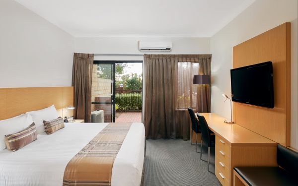 Country Comfort Inter City Perth - Accommodation Mt Buller 3