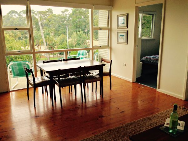 Cosy Seaside Cottage - Accommodation Redcliffe 2