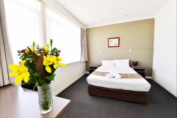 Diplomat Alice Springs - Accommodation in Surfers Paradise 1