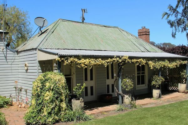 Drayshed Cottage - Dalby Accommodation 0