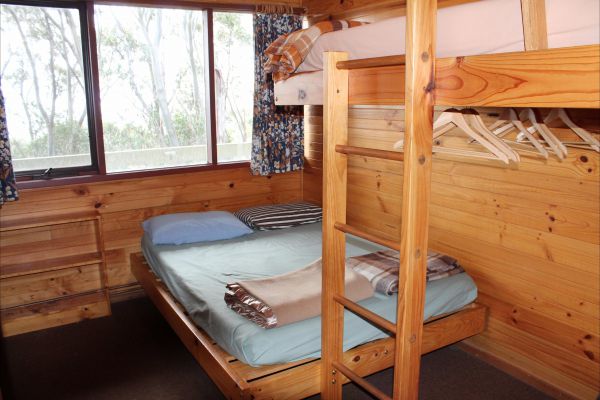 Edski Lodge - Accommodation Redcliffe 2