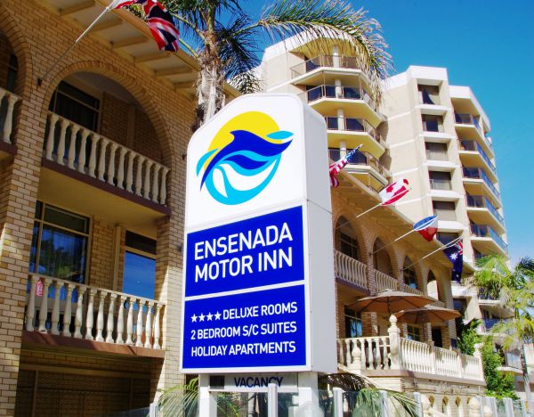 Ensenada Motor Inn And Suites - Accommodation in Surfers Paradise 0