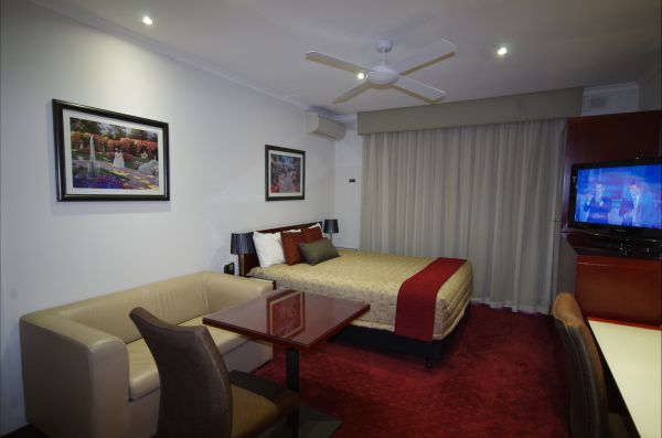 Ensenada Motor Inn And Suites - Accommodation in Surfers Paradise 2