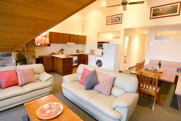 Falls Creek Country Club - Accommodation Redcliffe 3