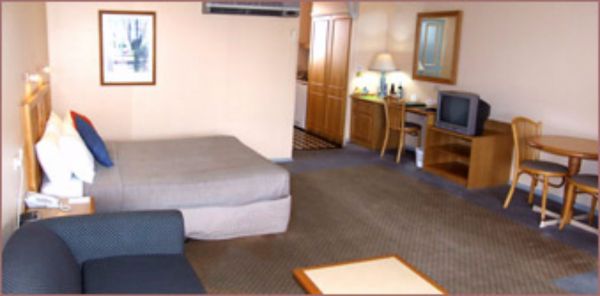 Federation Motor Inn Young - Dalby Accommodation 1