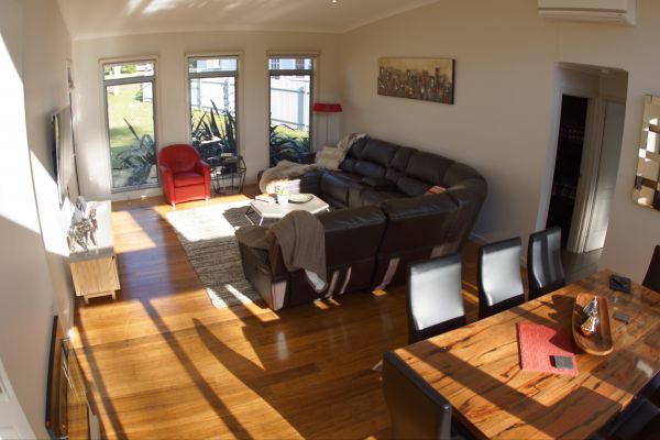 Hemley House - Accommodation Redcliffe 2
