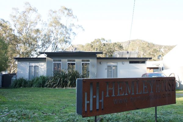 Hemley House - Accommodation Redcliffe 9