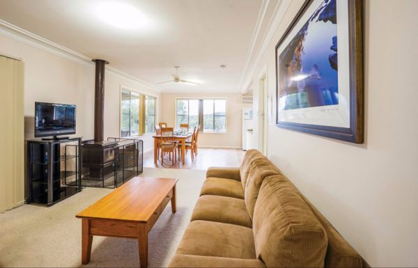 Lavender Vale Cottage - Accommodation Redcliffe 1