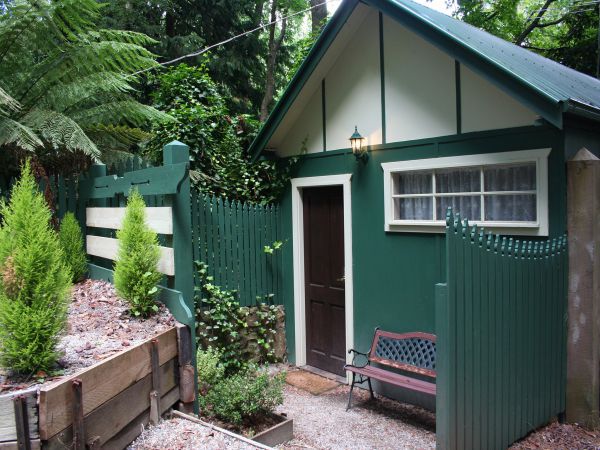 Lotus Lodges: Hush Cottage & Charmed Cabin - Accommodation Melbourne 4