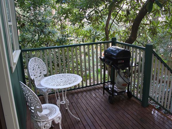 Lotus Lodges: Hush Cottage & Charmed Cabin - Accommodation in Surfers Paradise 5