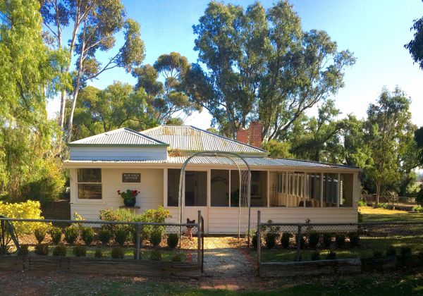 Lochinver Farm Homestead And Cottages - Accommodation in Surfers Paradise 6