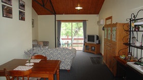 The Old Oak Bed And Breakfast - The Shearing Shed - Nambucca Heads Accommodation 0