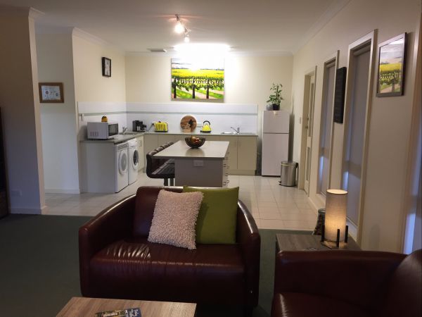 Lyreen's Apartment Bed And Breakfast - Accommodation in Surfers Paradise 7
