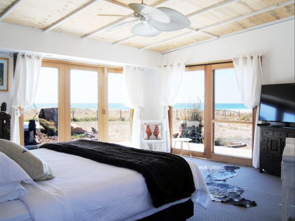 Malibu On The Beach - Grafton Accommodation 7
