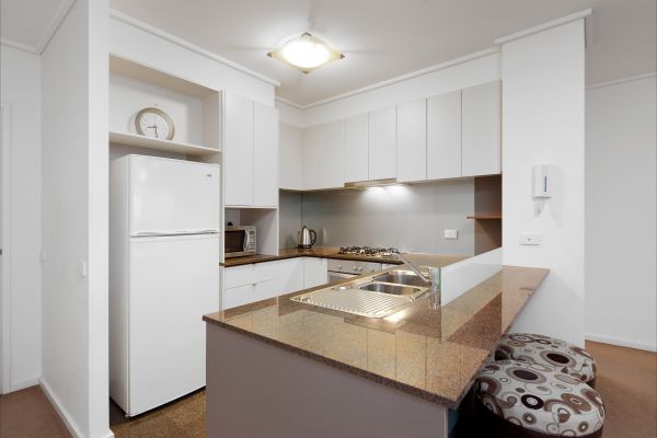 Melbourne Tower Apartment - Accommodation Redcliffe 2