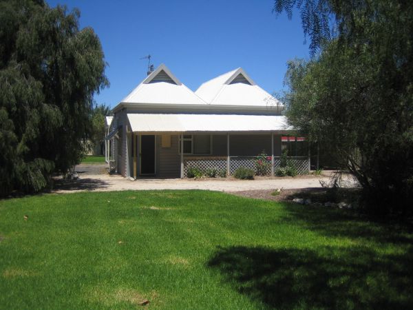 Naracoorte – Showgrounds Cottage - Accommodation Cooktown 1