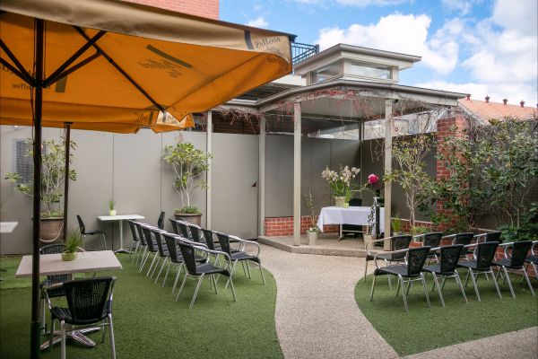 Oscar's Hotel And Cafe Bar - Accommodation Melbourne 7
