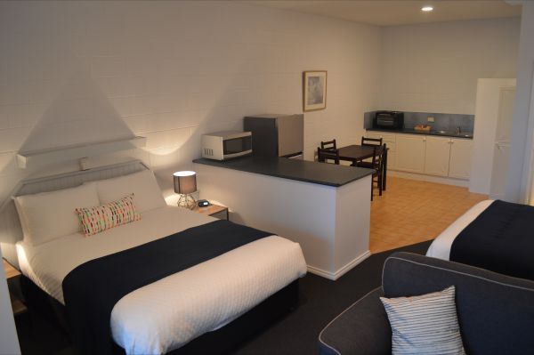 Penguin Seaside Motel - Accommodation Gold Coast 1