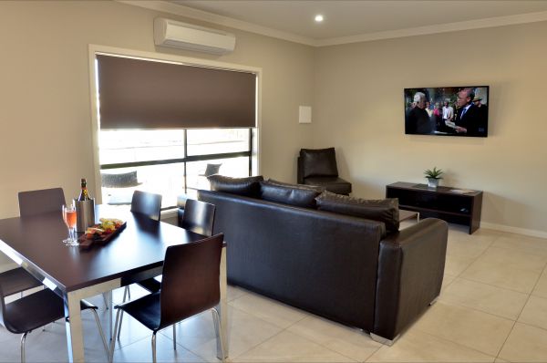 Renmark Holiday Apartments - Accommodation in Surfers Paradise 5