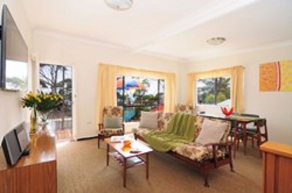 Retro Sands Beach House - Accommodation Redcliffe 1