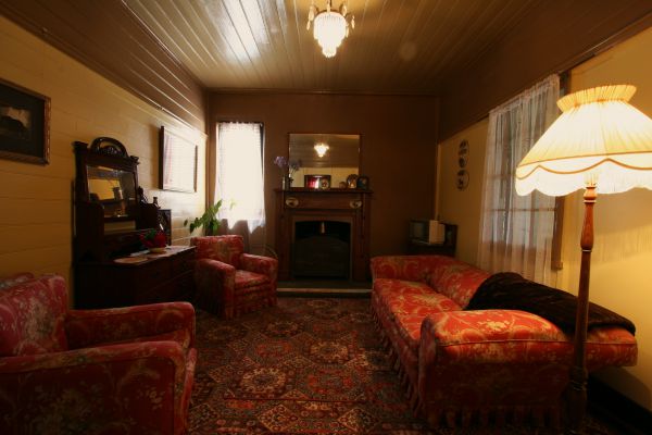 Shurdingtons Cottage - Lismore Accommodation 4