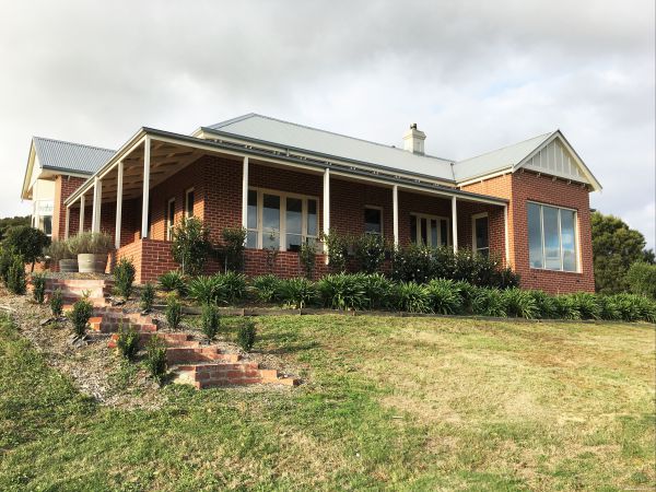 Shearer's Hill - Luxury Farm Stay - Accommodation Redcliffe 0