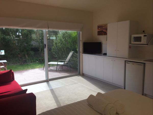 Springtide Studio Apartments - Accommodation in Surfers Paradise 7