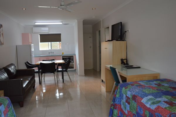 The Rover Holiday Units/Motel - Accommodation in Surfers Paradise 1