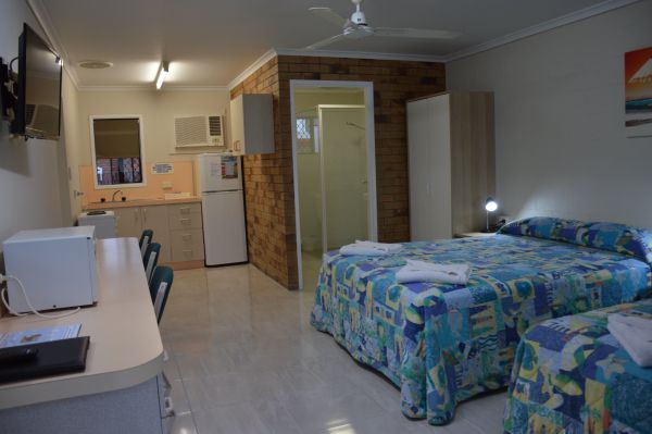 The Rover Holiday Units/Motel - Accommodation in Surfers Paradise 9