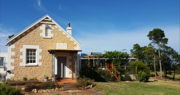 The Old Drik Drik Schoolhouse Retreat - Accommodation Gold Coast 0