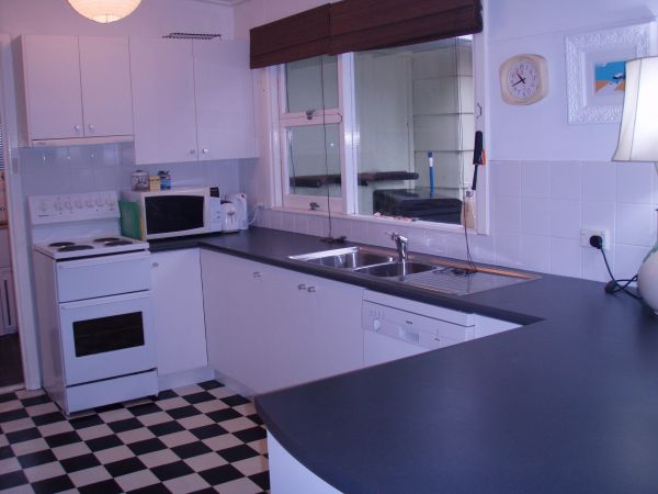 The Classic Beach House - Accommodation Redcliffe 4