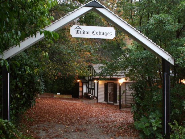 Tudor Cottages Mount Dandenong - Accommodation Redcliffe 2