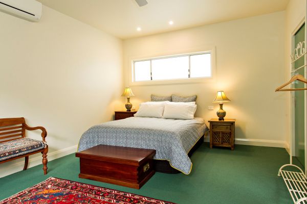 Young Garden Retreat - Accommodation Redcliffe 1