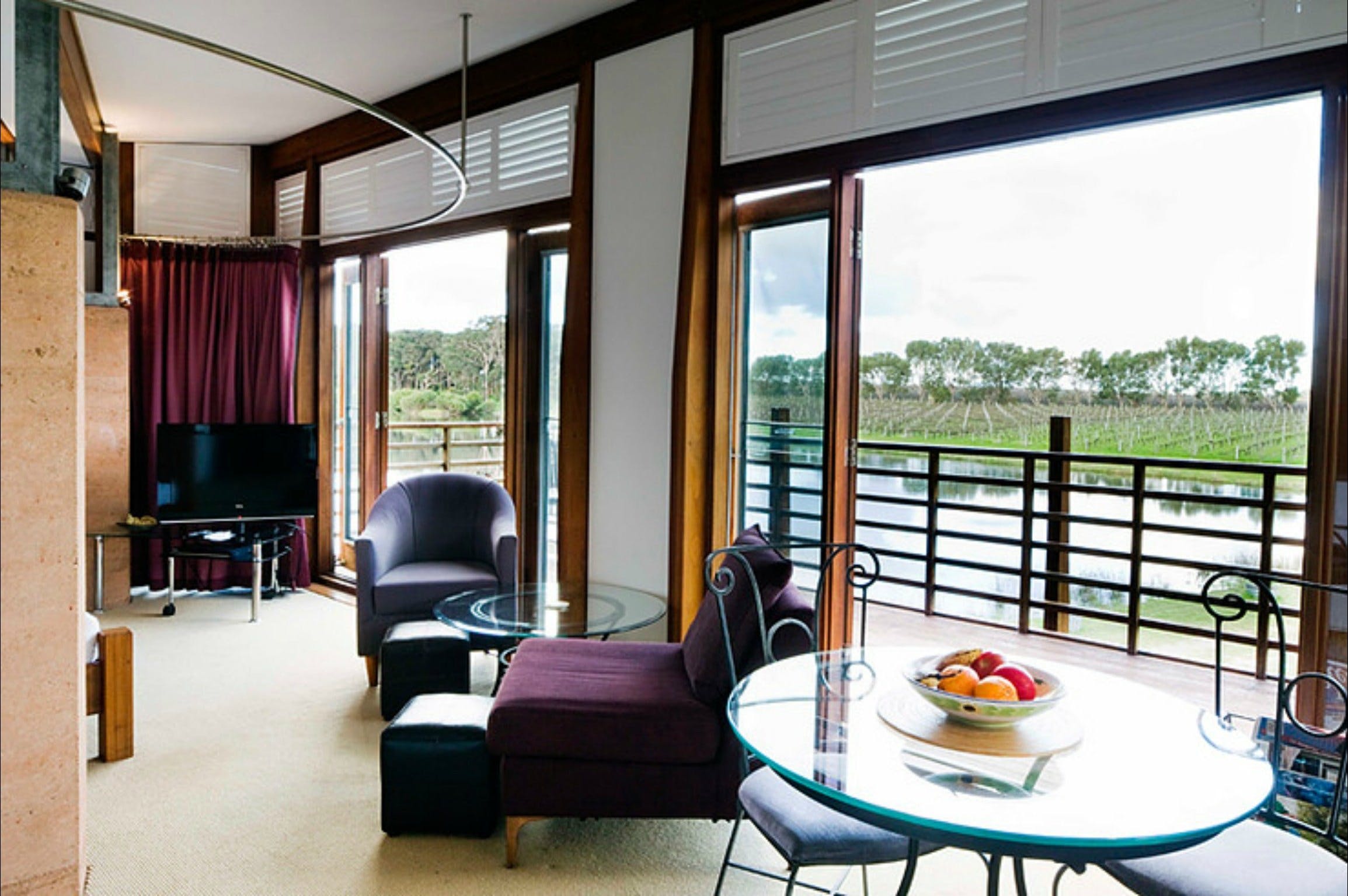 Bettenay's Lakeside Chalets and Luxury Spa Apartment - Accommodation Nelson Bay