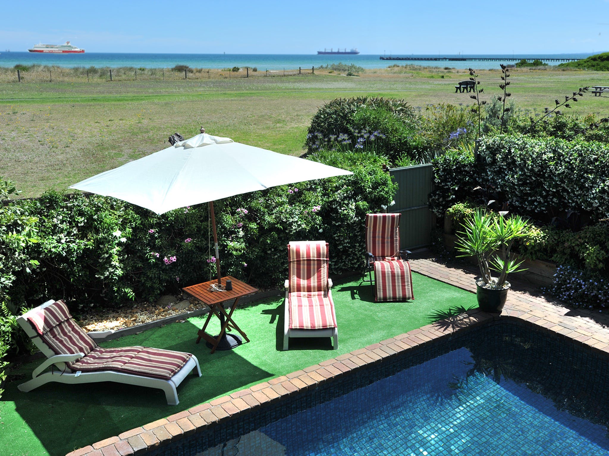 Seacove on the Beach - Geraldton Accommodation