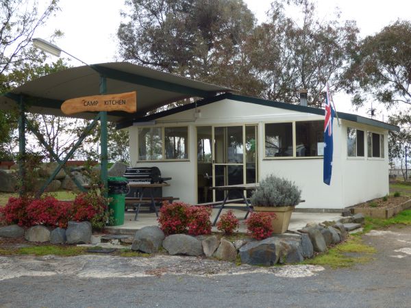 Tenterfield Lodge Caravan Park - thumb 8